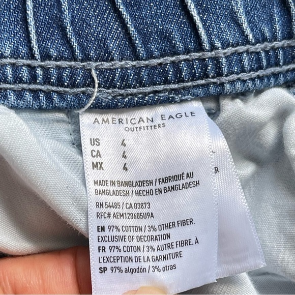 American Eagle Women’s Blue Denim Mom Shorts Super  High Rise Size 4 Ruffle - Picture 9 of 9